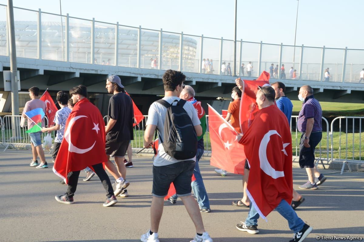 Fans preparing to watch Turkey vs Wales football match at Baku Olympic Stadium (PHOTO)