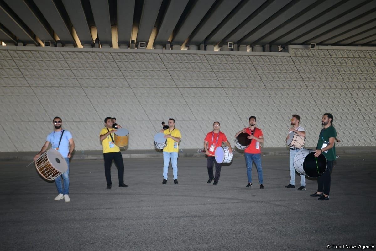 Fans preparing to watch Turkey vs Wales football match at Baku Olympic Stadium (PHOTO)