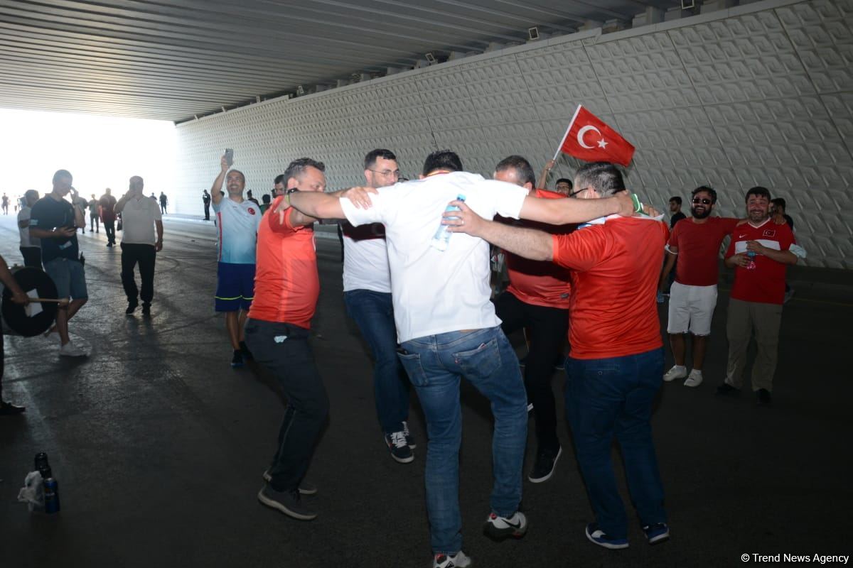Fans preparing to watch Turkey vs Wales football match at Baku Olympic Stadium (PHOTO)