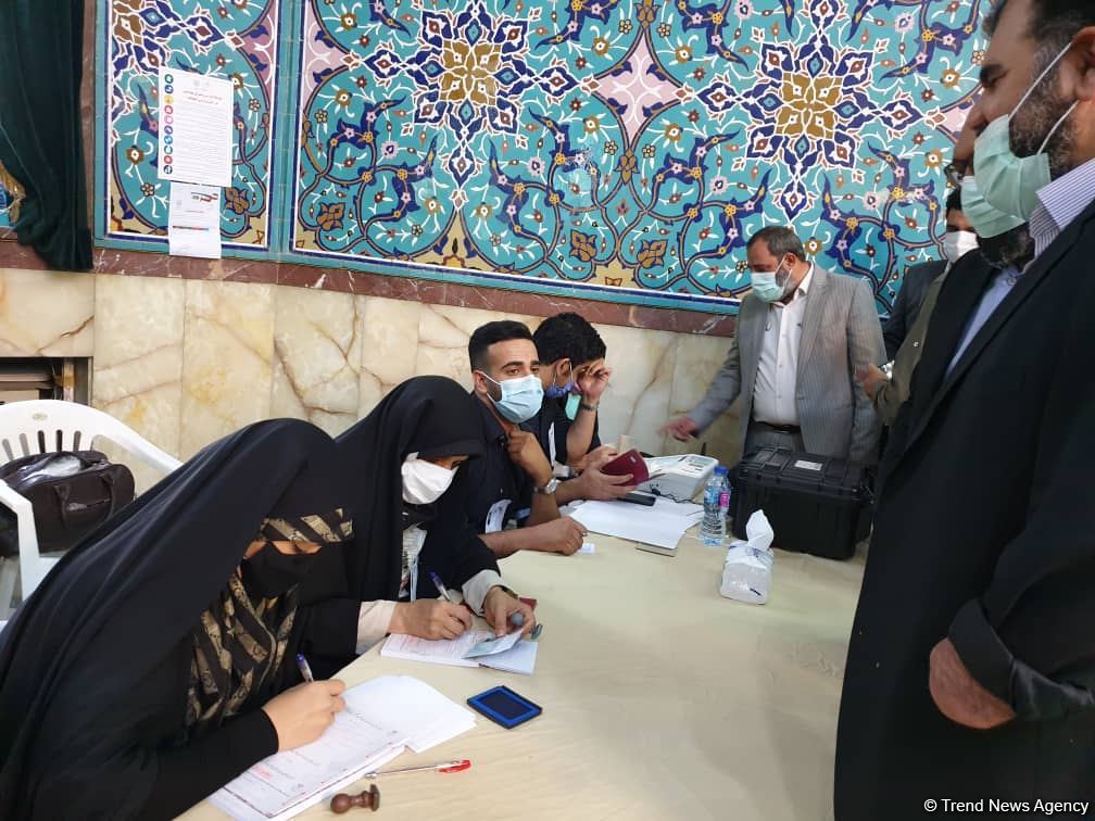 President and parliament speaker cast vote in presidential election (PHOTO)