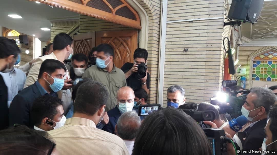 President and parliament speaker cast vote in presidential election (PHOTO)