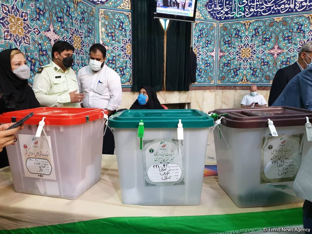 President and parliament speaker cast vote in presidential election (PHOTO)
