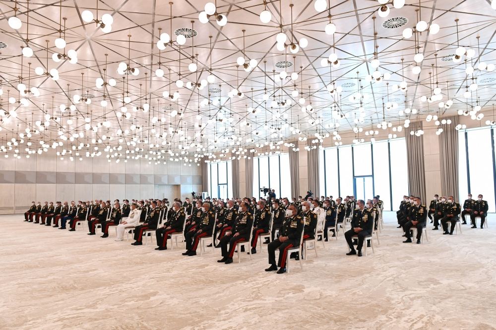 President Ilham Aliyev meets with leadership and a group of military personnel of Azerbaijani Army on Armed Forces Day (PHOTO)