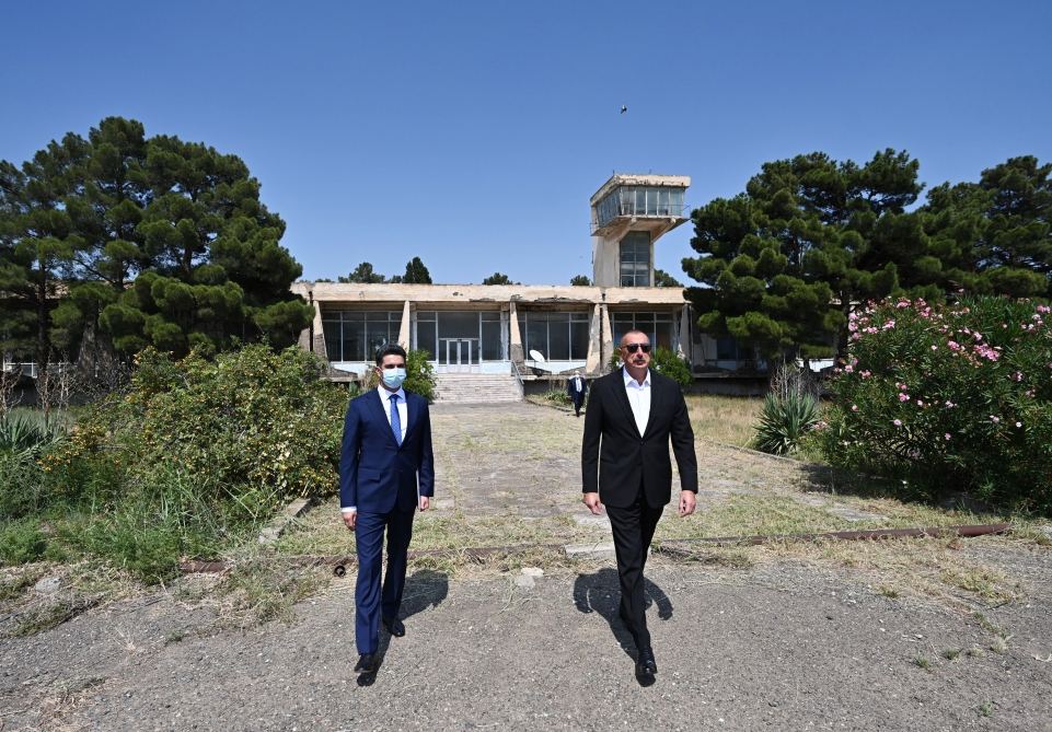 President Ilham Aliyev views Naftalan City Airport (PHOTO)