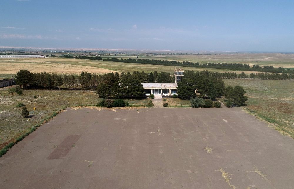 President Ilham Aliyev views Naftalan City Airport (PHOTO)