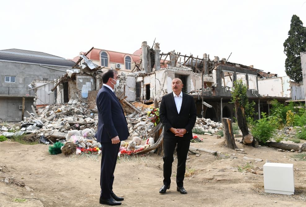 Azerbaijani president views consequences of Armenia's missile attacks in Ganja (PHOTO)