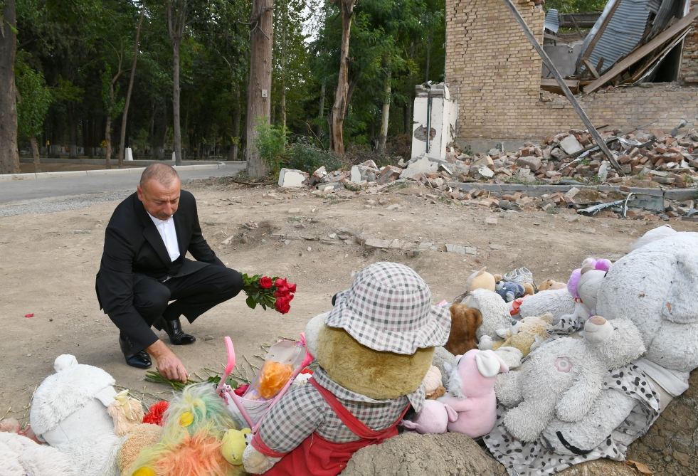 Azerbaijani president views consequences of Armenia's missile attacks in Ganja (PHOTO)