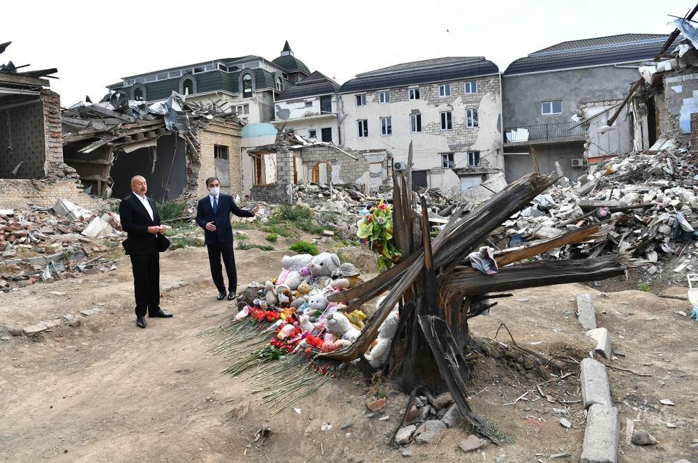 Azerbaijani president views consequences of Armenia's missile attacks in Ganja (PHOTO)