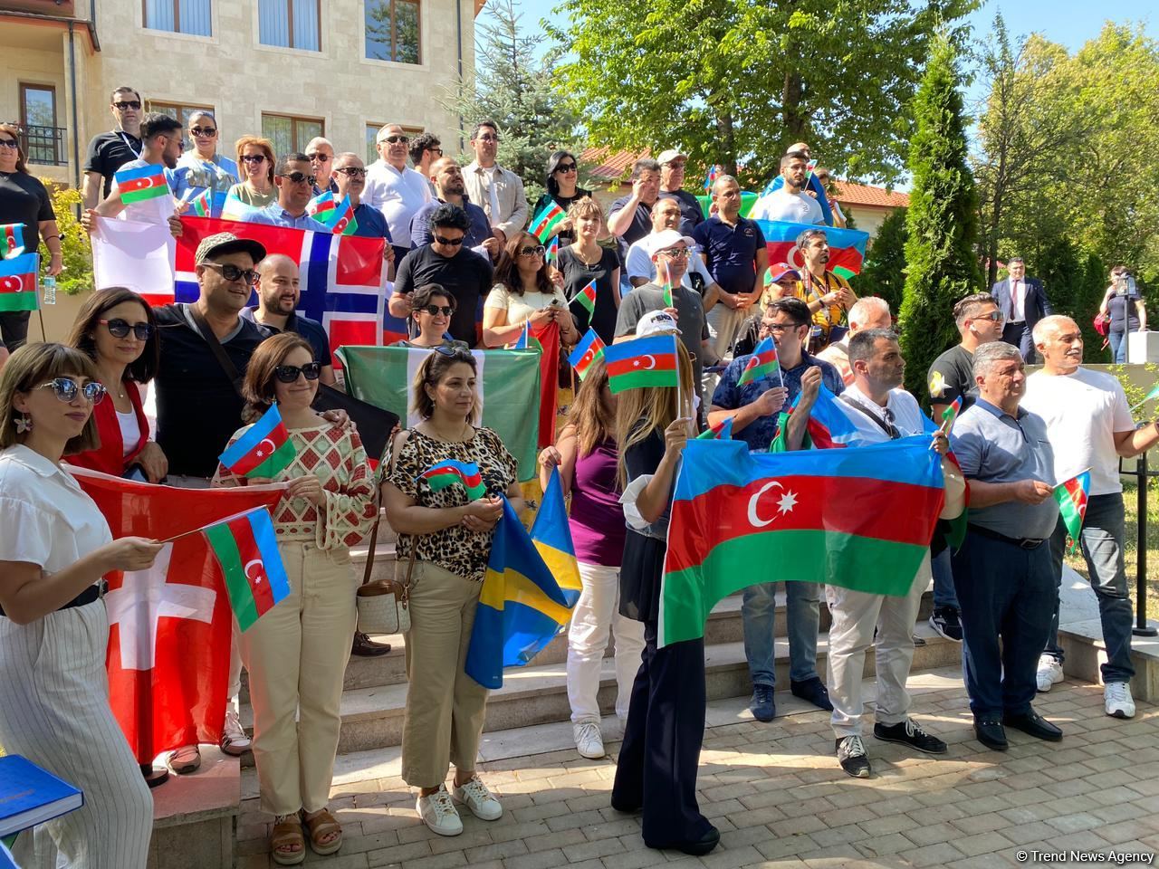 Azerbaijanis living abroad arrive in Shusha (PHOTO)