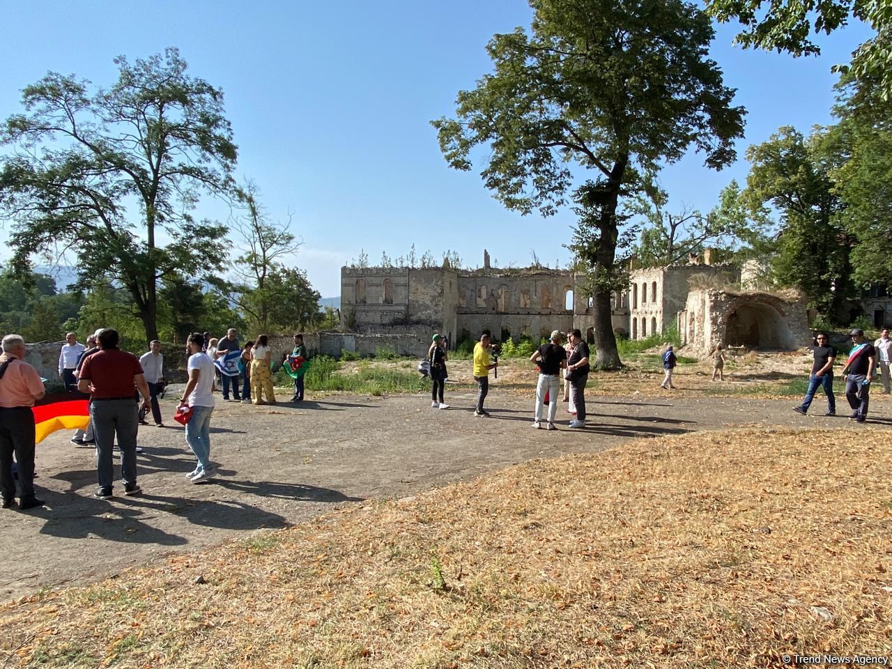 Azerbaijanis living abroad arrive in Shusha (PHOTO)