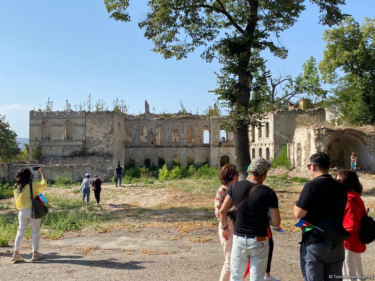 Azerbaijanis living abroad arrive in Shusha (PHOTO)