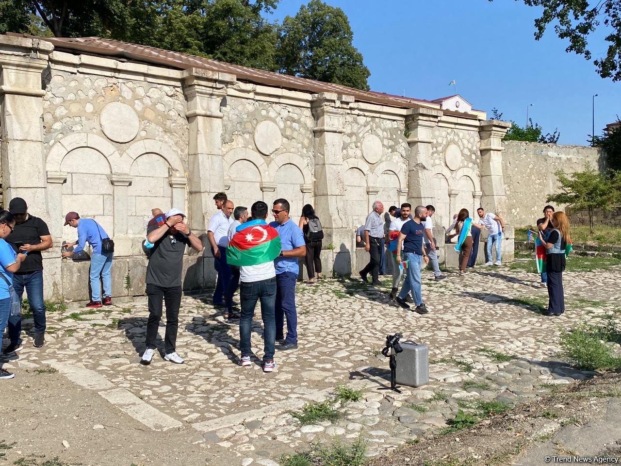 Azerbaijanis living abroad arrive in Shusha (PHOTO)