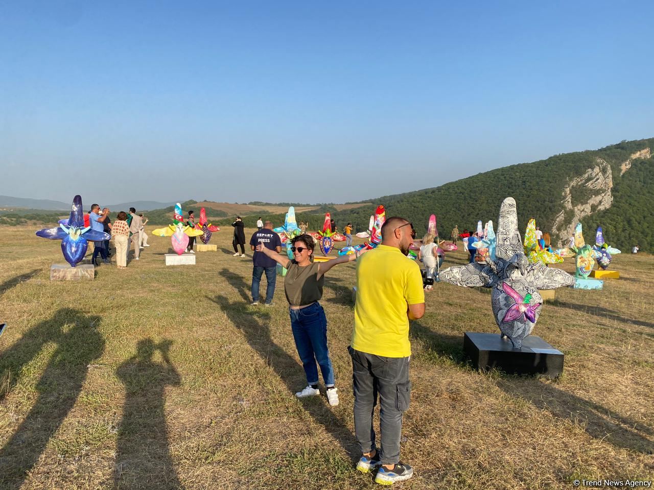 Azerbaijanis living abroad arrive in Shusha (PHOTO)