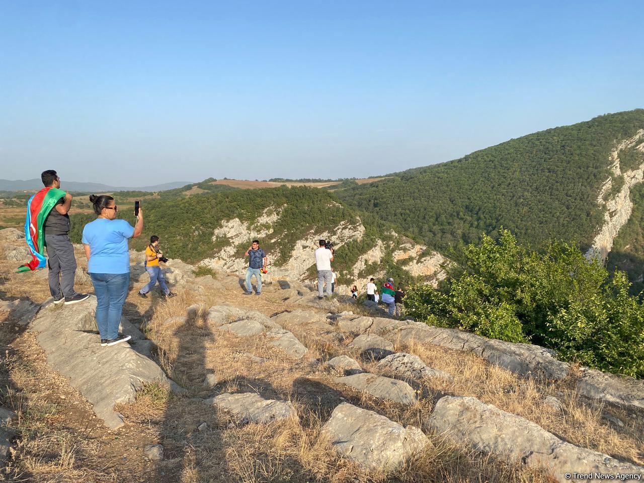 Azerbaijanis living abroad arrive in Shusha (PHOTO)