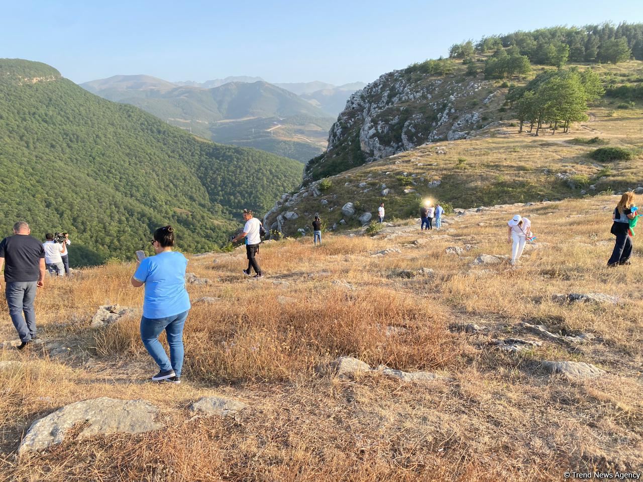 Azerbaijanis living abroad arrive in Shusha (PHOTO)