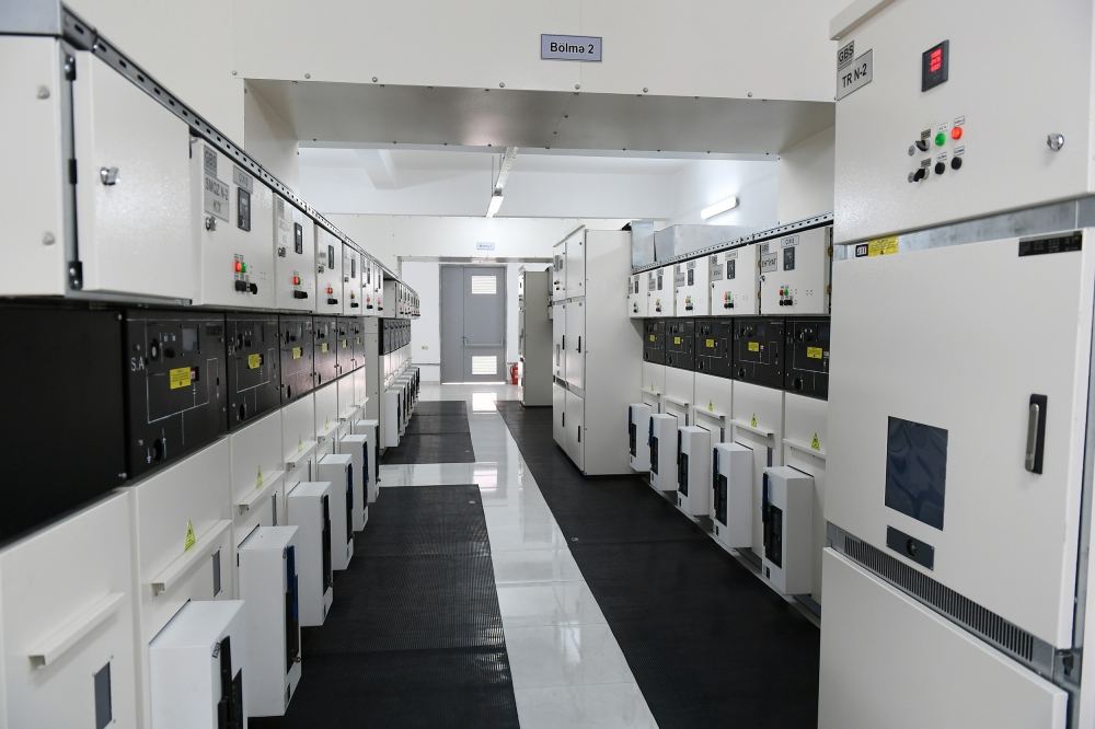 President Ilham Aliyev inaugurates newly renovated 110/35/6 kV “Surakhani” substation (PHOTO)