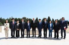 President Ilham Aliyev receives delegation led by Speaker of Republic of Korea National Assembly (PHOTO)