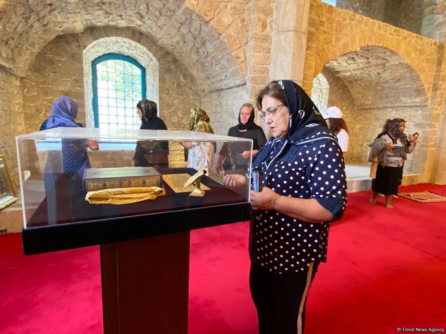 Natives of Azerbaijan's Shusha perform prayer at Govhar Agha mosque (PHOTO)