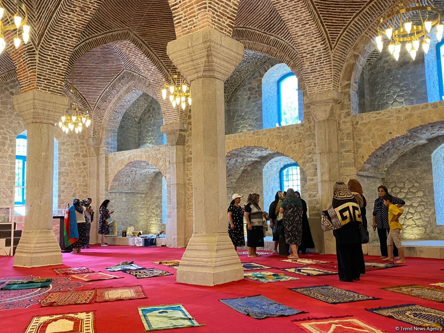 Natives of Azerbaijan's Shusha perform prayer at Govhar Agha mosque (PHOTO)