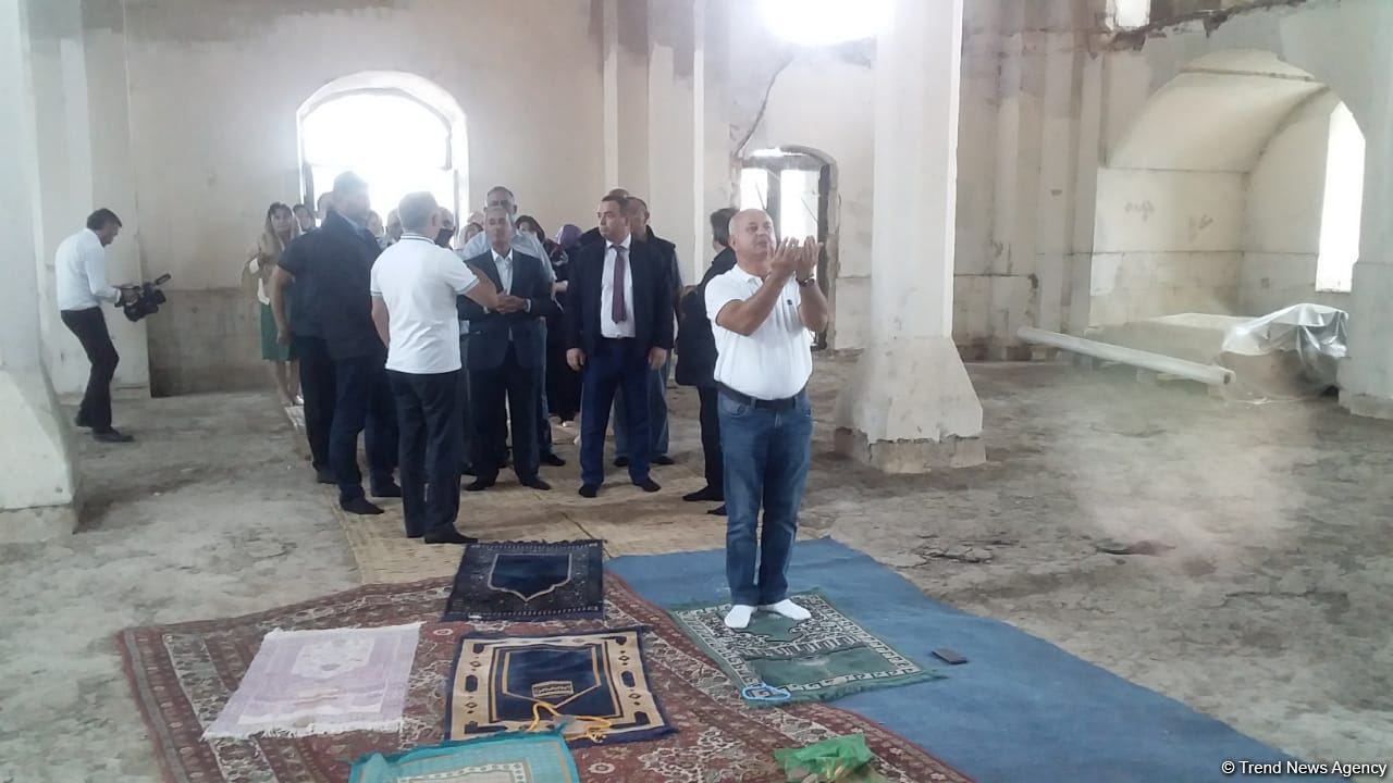 Residents of Azerbaijan’s liberated Aghdam district visit Aghdam Juma Mosque (PHOTO)