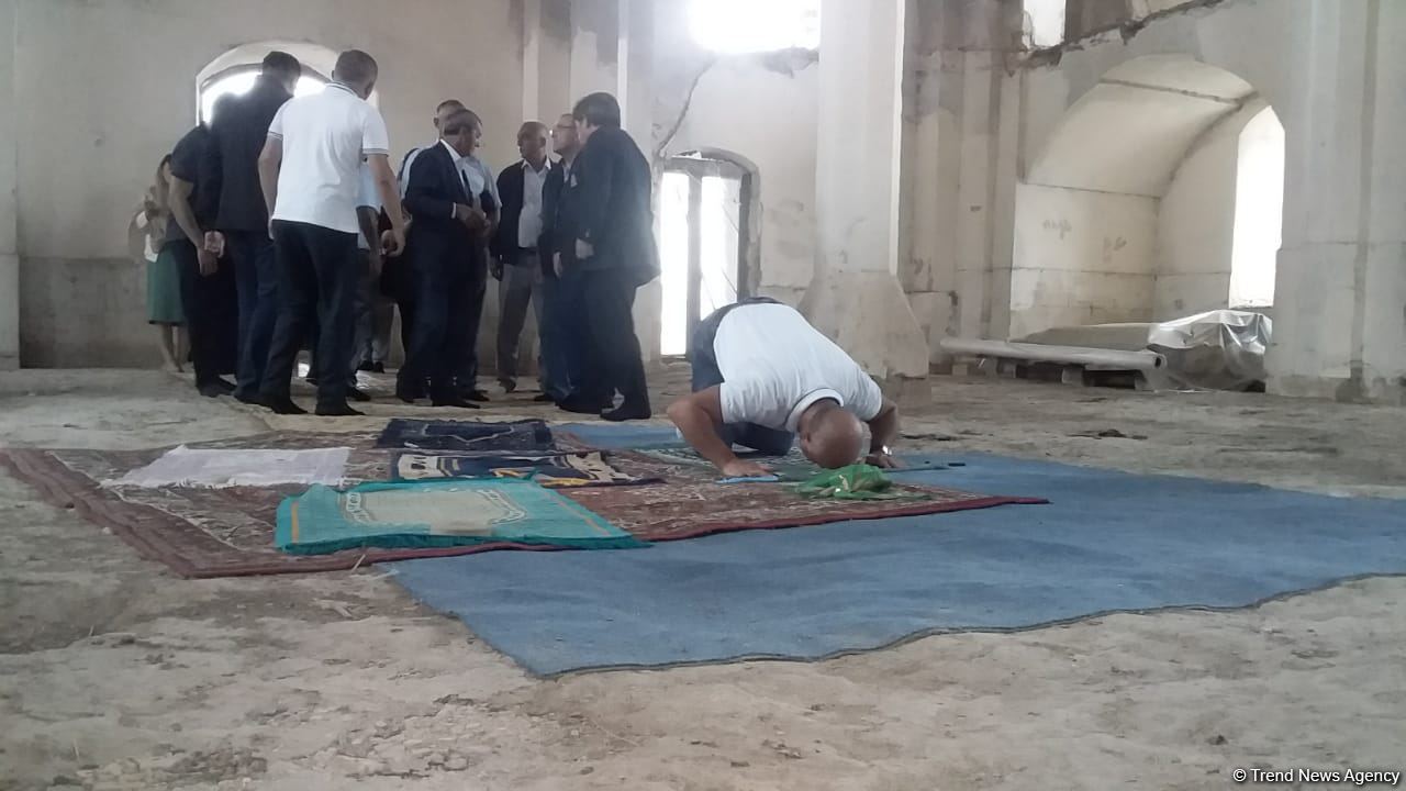 Residents of Azerbaijan’s liberated Aghdam district visit Aghdam Juma Mosque (PHOTO)