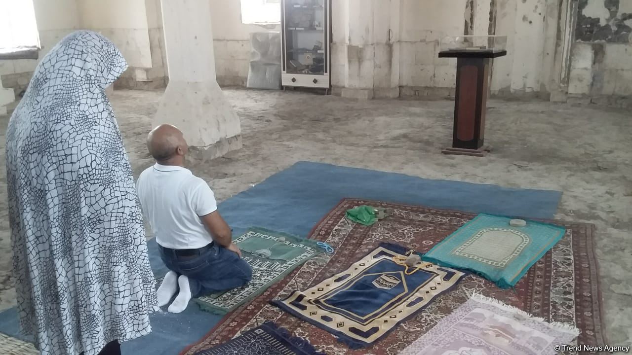 Residents of Azerbaijan’s liberated Aghdam district visit Aghdam Juma Mosque (PHOTO)