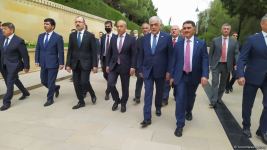 Economy, trade ministers from Turkic Council states visit Martyrs' Alley in Baku (PHOTO)
