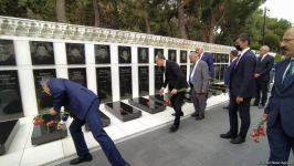 Economy, trade ministers from Turkic Council states visit Martyrs' Alley in Baku (PHOTO)