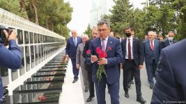 Economy, trade ministers from Turkic Council states visit Martyrs' Alley in Baku (PHOTO)