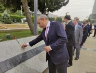 Economy, trade ministers from Turkic Council states visit Martyrs' Alley in Baku (PHOTO)