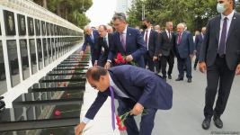 Economy, trade ministers from Turkic Council states visit Martyrs' Alley in Baku (PHOTO)