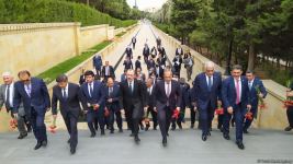 Economy, trade ministers from Turkic Council states visit Martyrs' Alley in Baku (PHOTO)