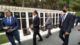 Economy, trade ministers from Turkic Council states visit Martyrs' Alley in Baku (PHOTO)