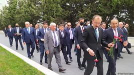 Economy, trade ministers from Turkic Council states visit Martyrs' Alley in Baku (PHOTO)