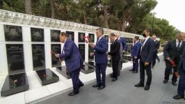 Economy, trade ministers from Turkic Council states visit Martyrs' Alley in Baku (PHOTO)