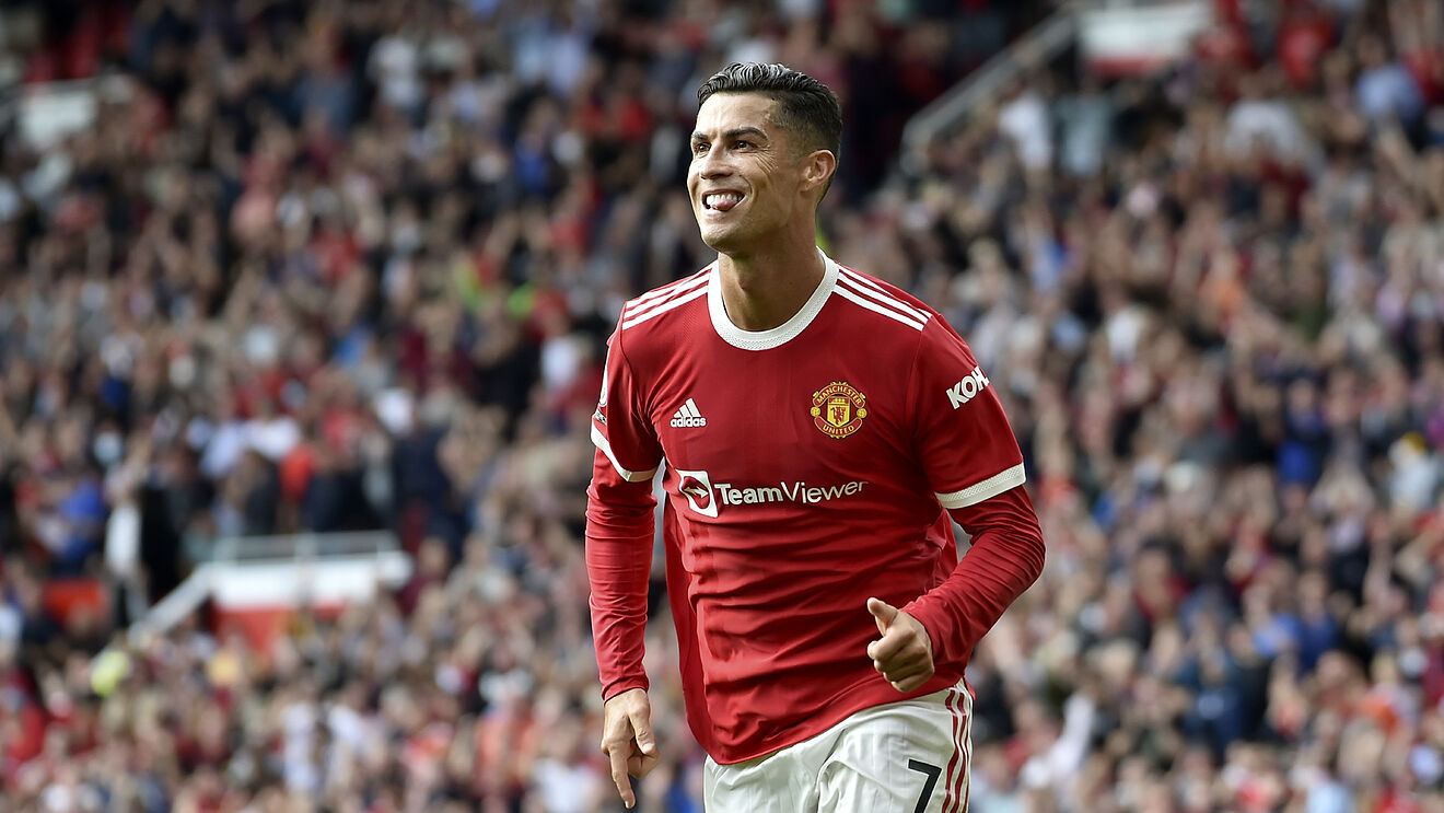 Ronaldo debut double as Man Utd thrash Newcastle to go top