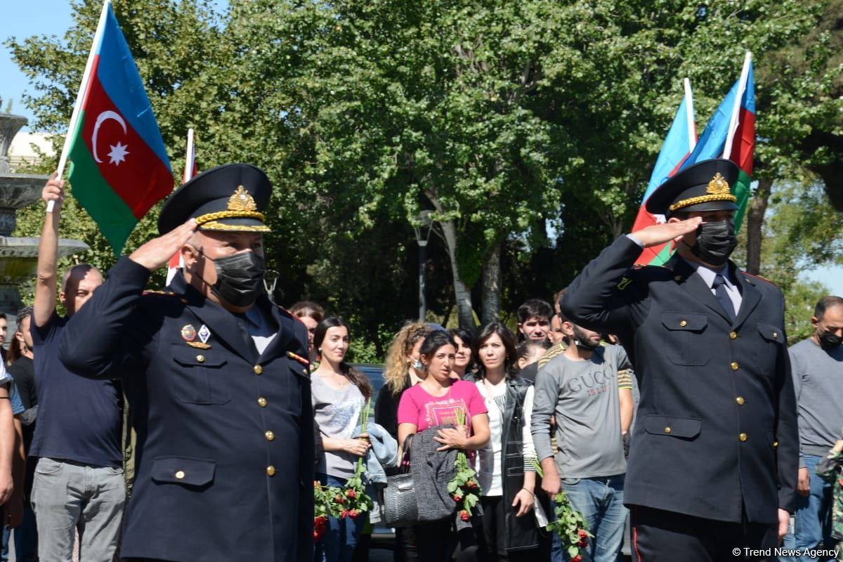 Azerbaijan holds minute of silence on occasion of Remembrance Day  (PHOTO/VIDEO)