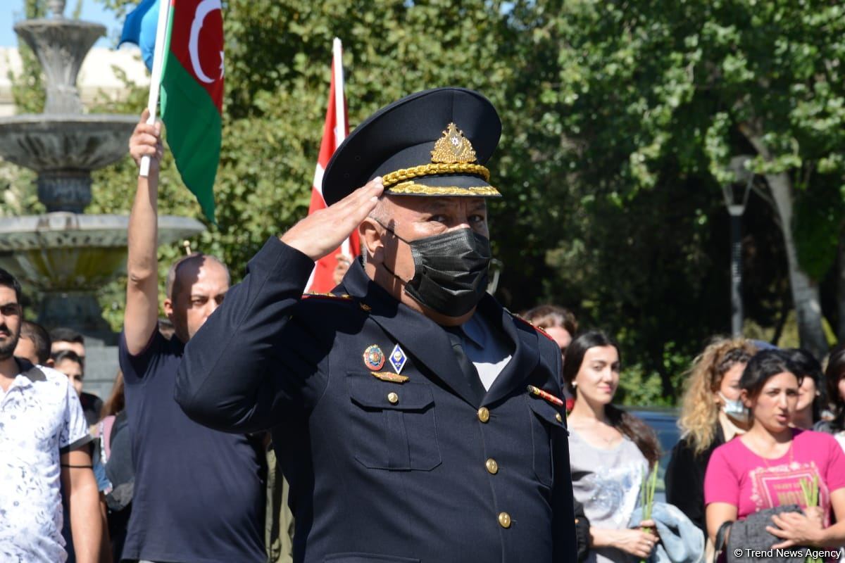 Azerbaijan holds minute of silence on occasion of Remembrance Day  (PHOTO/VIDEO)