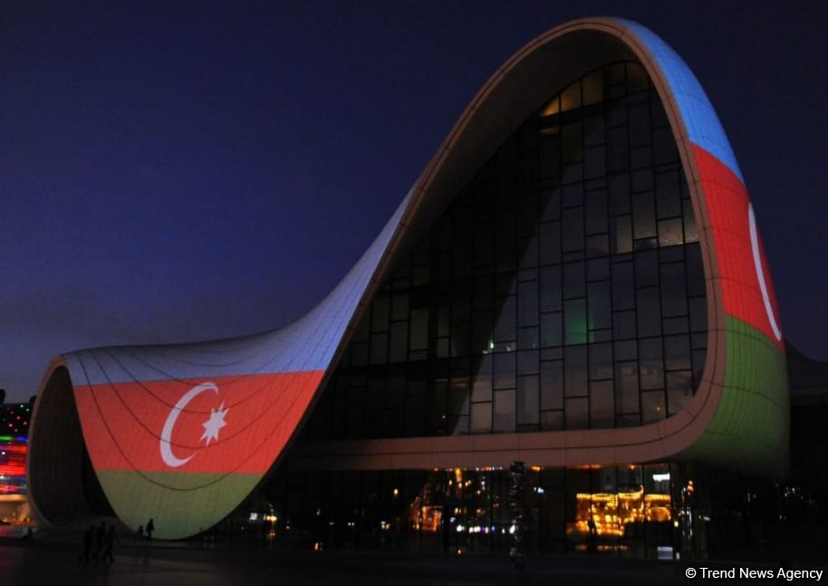 Heydar Aliyev Center in Baku illuminated with colors of National Flag of Azerbaijan (PHOTO)