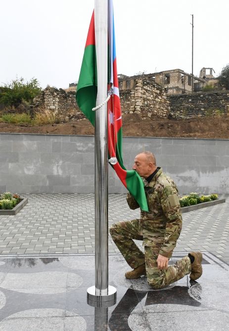 President Ilham Aliyev raises Azerbaijani flag in Talish village of Tartar district (PHOTO)