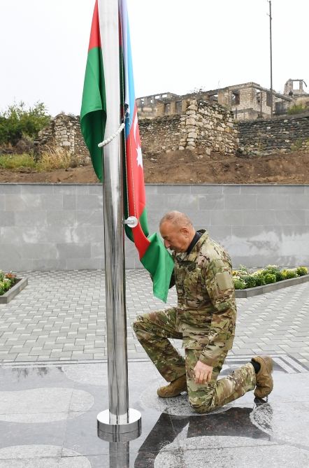 President Ilham Aliyev raises Azerbaijani flag in Talish village of Tartar district (PHOTO)