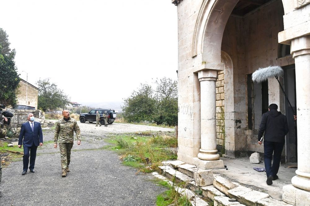 President Ilham Aliyev raises Azerbaijani flag in Talish village of Tartar district (PHOTO)