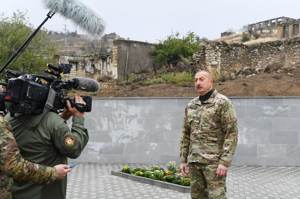 President Ilham Aliyev raises Azerbaijani flag in Talish village of Tartar district (PHOTO)