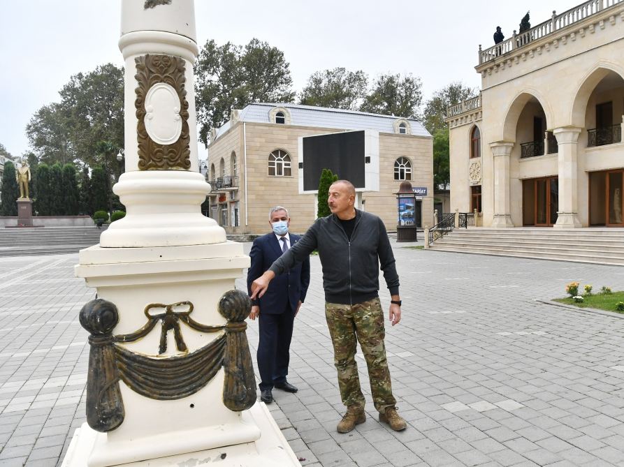 President Ilham Aliyev views conditions created in new house built on site of one destroyed in Tartar as result of Armenian armed forces’ missile attacks (PHOTO)