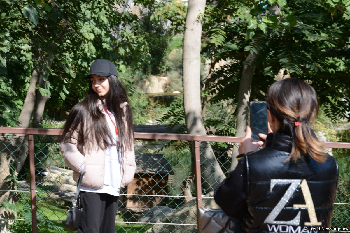 Children of martyrs and from orphanages become first visitors of Baku Zoo (PHOTO)