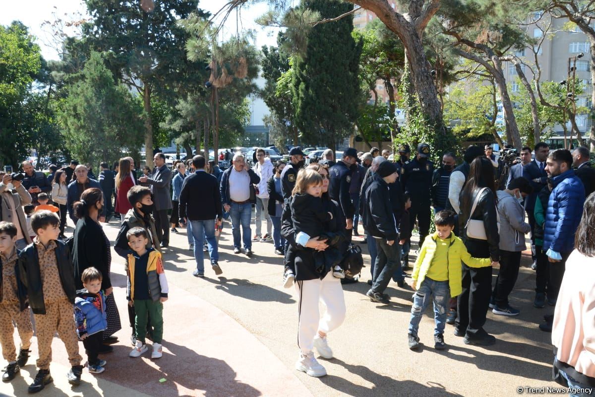 Children of martyrs and from orphanages become first visitors of Baku Zoo (PHOTO)