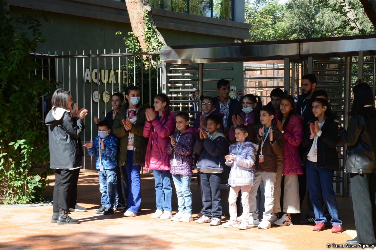 Children of martyrs and from orphanages become first visitors of Baku Zoo (PHOTO)