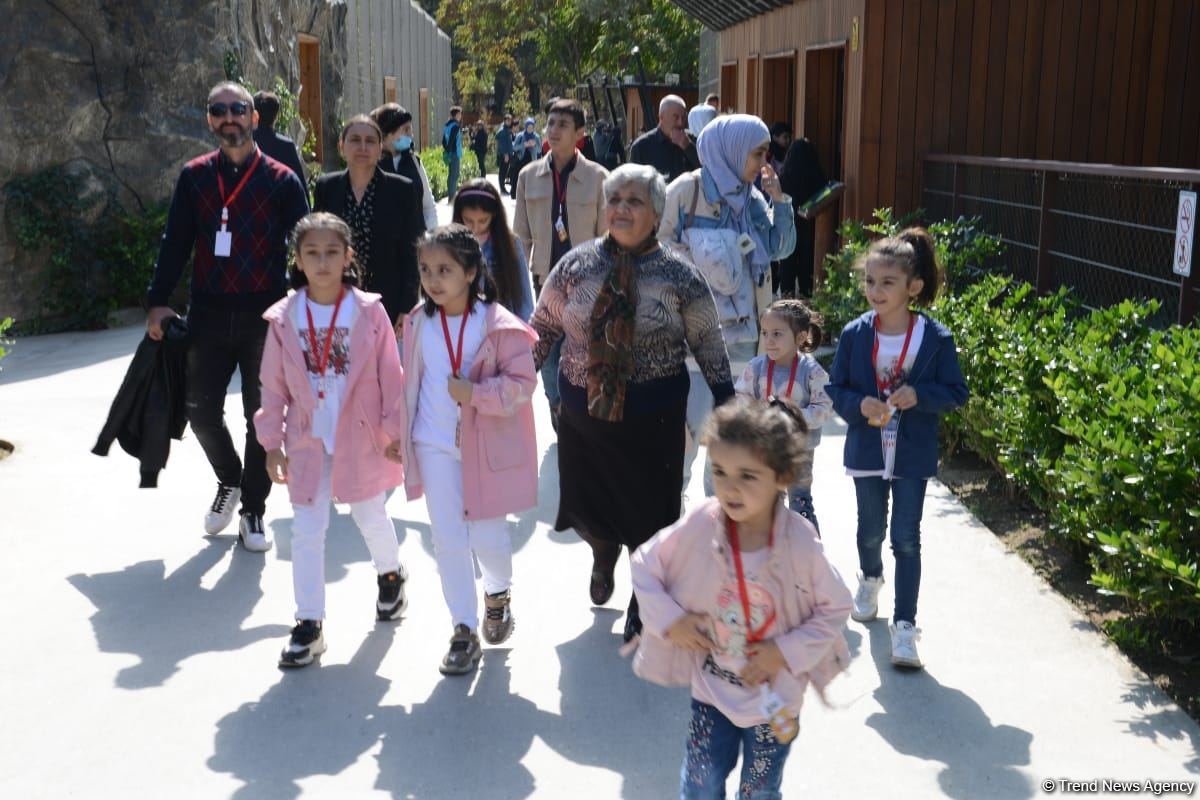 Children of martyrs and from orphanages become first visitors of Baku Zoo (PHOTO)
