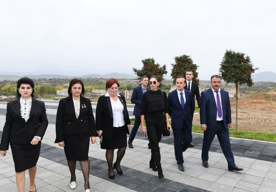 President Ilham Aliyev and First Lady Mehriban Aliyeva meet with members of general public of Fuzuli, lay foundation stone for Memorial Complex and for restoration of city (PHOTO)