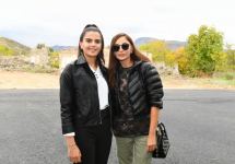 President Ilham Aliyev and First Lady Mehriban Aliyeva meet with members of Zangilan general public (PHOTO)